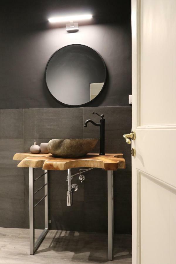 Lovely Apt Really Downtown - Free Private Parking Included! - Генуа Екстериор снимка